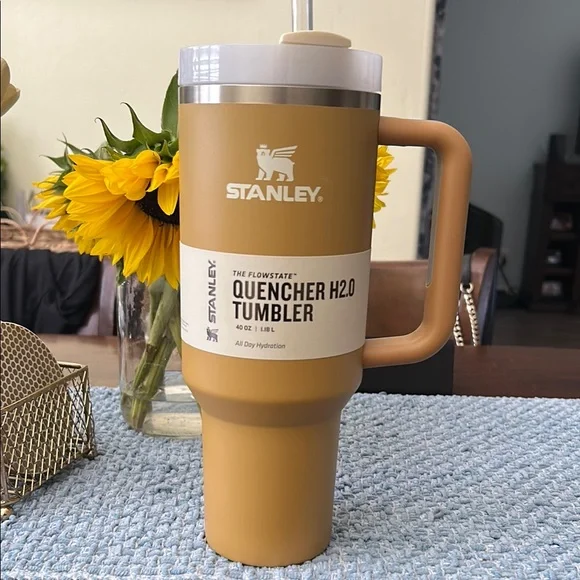 NWT Stanley Quencher H2.0 Tumbler - Picture 1 of 3